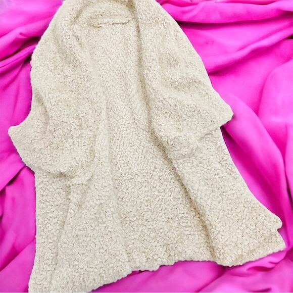 Hem & Thread Ivory White Soft Plush Vest, One Size Fits Most - Picture 5 of 11